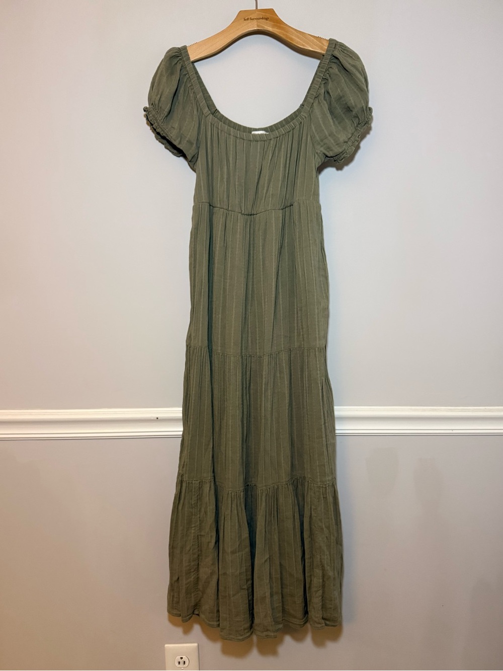 American Eagle green peasant style maxi dress. XS